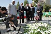 کلنگ مقبره شهدای جاویدالاثر در محوطه سازمان مرکزی دانشگاه در پردیس همت به زمین زده شد